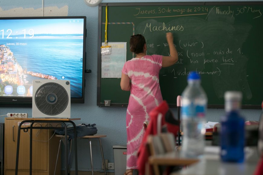 Los termómetros en las aulas de Madrid siguen llegando a los 30 grados pese a ocho años de denuncias