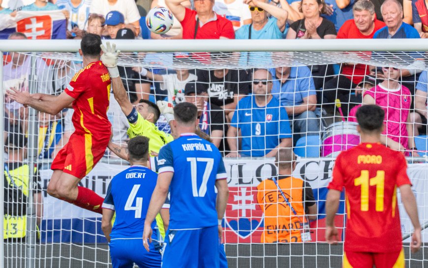 César Tárrega arregla la peligrosa siesta de España en el estreno del Europeo sub-21