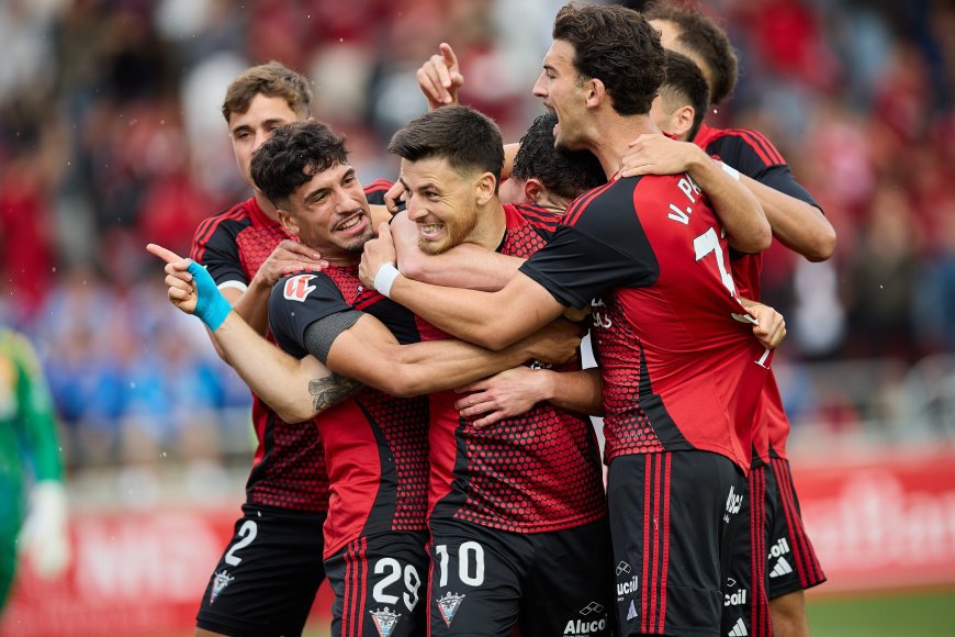 El Mirandés toma ventaja ante el Oviedo en la lucha por el ascenso
