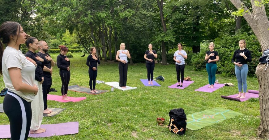 Planes en Madrid para esta semana: yoga en El Retiro, flores colombianas y la mejor croqueta de la capital