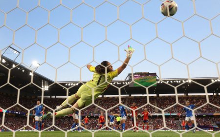 Una España sin brillo tumba a Italia y firma su primer pleno en la fase de grupos de la Euro
