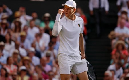 Jannik Sinner - Carlos Alcaraz, la final de Wimbledon en directo | Sinner se anota un juego en blanco y amplía su ventaja (4-6, 6-4, 6-4, 3-1)