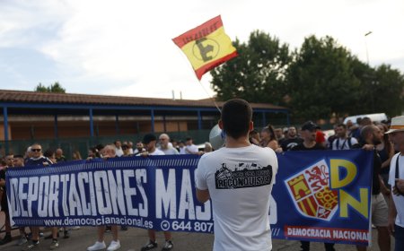 Pinchazo en la concentración ultra en Alcalá: solo un centenar de personas se manifiesta contra los migrantes