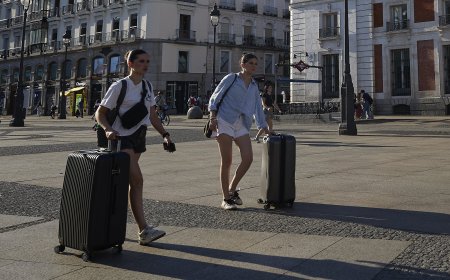 El drama de los pisos turísticos en Madrid mira ahora a los barrios “marginados” por el Plan Reside: “Somos carne de cañón”