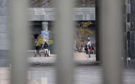 El Ayuntamiento de Pozuelo cierra el gran centro de inmigrantes del Gobierno por no tener licencia