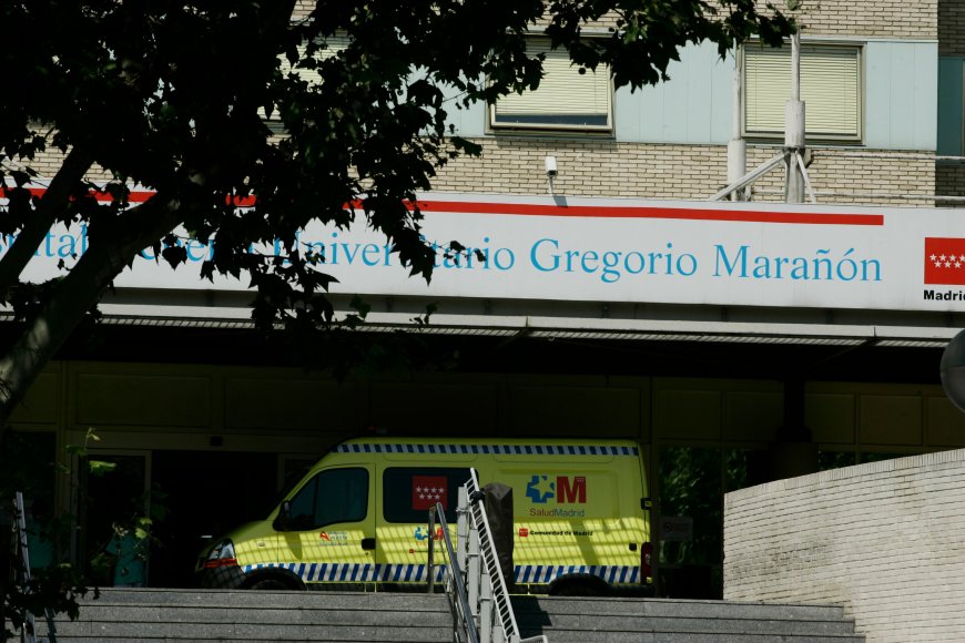 Más de 30 horas esperando una cama en las  urgencias del hospital Gregorio Marañón: “Si me voy, dirán que fui irresponsable”