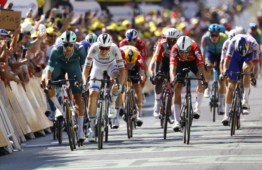 Van der Poel convierte en épica la victoria al sprint de Tim Merlier en el Tour de Francia