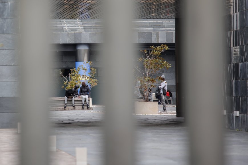El Ayuntamiento de Pozuelo cierra el gran centro de inmigrantes del Gobierno por no tener licencia