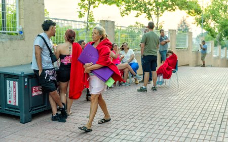 Tensión, incertidumbre, humo y mascarillas a las puertas del incendio de Tres Cantos: “Estamos con el corazón en un puño”