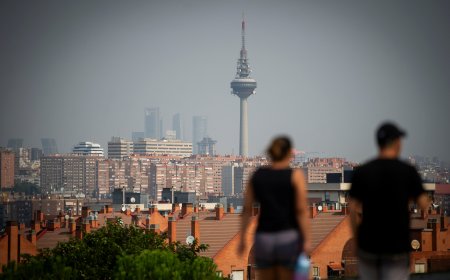 Los meteorólogos niegan que una masa de aire sahariano afecte a Madrid, como informa la Comunidad: lo atribuyen al humo de los incendios
