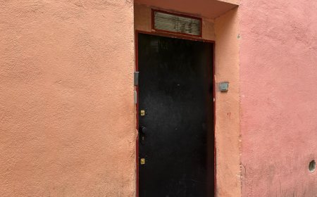 El Ayuntamiento, impotente ante el hotel cápsula ilegal de Arganzuela: “Los plazos administrativos no son los que nos gustaría”