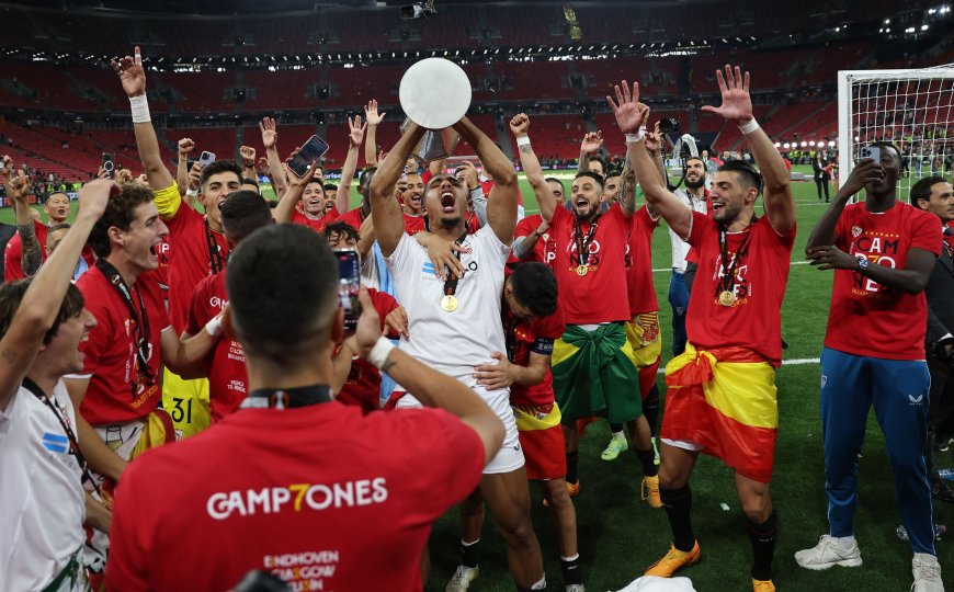 El Sevilla traspasa a Badé, la última herencia de Monchi, al Leverkusen