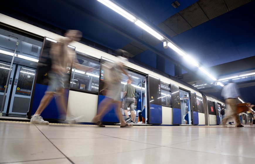 Tres años aislados sin metro y con atascos en la ciudad de Madrid donde los trenes devoran casas