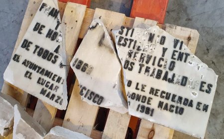 Madrid restaurará la placa de Largo Caballero antes de que acabe este mes y después de que la retirara hace cinco años