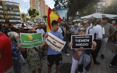 Vox intenta que la ola antiinmigración coja fuerza en Madrid con dos actos en tres días ante centros de migrantes en la región
