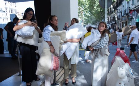 El mercadillo más deseado y exitoso de Madrid: los compradores arrasan en el Hotel Reina Victoria