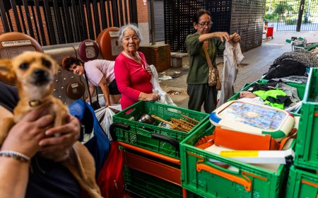 La red que dejó la pandemia: un barrio de rentas bajas de Madrid se organiza para conseguir material escolar gratis
