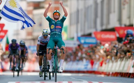 Entre  ‘hackeos’, caídas y protestas, Mads Pedersen vuela en la Vuelta a España