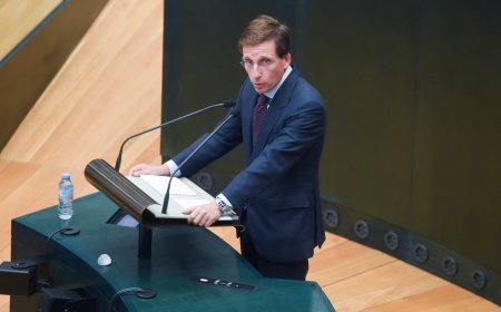 Derecha e izquierda chocan en su modelo de Madrid: Almeida defiende que está en su “mejor momento” ante las críticas de la oposición
