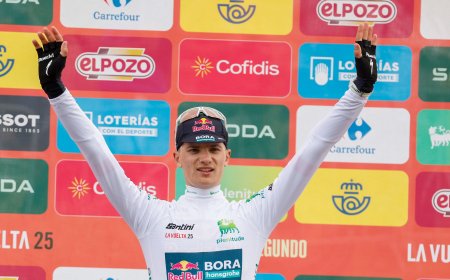 En una etapa de la Vuelta a España sin incidentes, Pellizzari alza los brazos