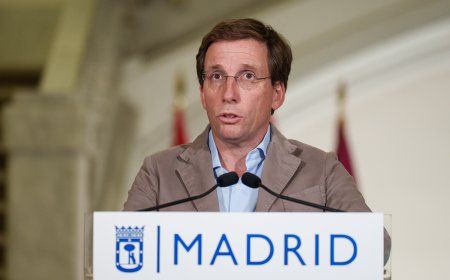 El día en que Almeida votó a favor de la propuesta de Vox de apoyar a Ucrania y no se opuso cuando Ortega Smith dijo que era un “genocidio”
