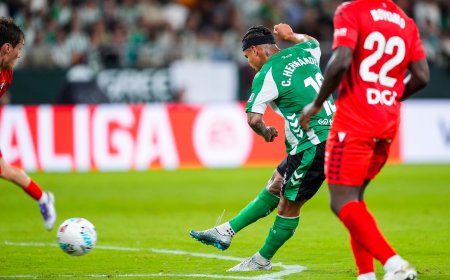 Pellegrini hace historia y cómoda victoria del Betis ante un flojo Osasuna