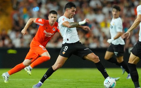 El partido de la Liga Valencia - Oviedo de este lunes está pendiente de la alerta roja en Valencia