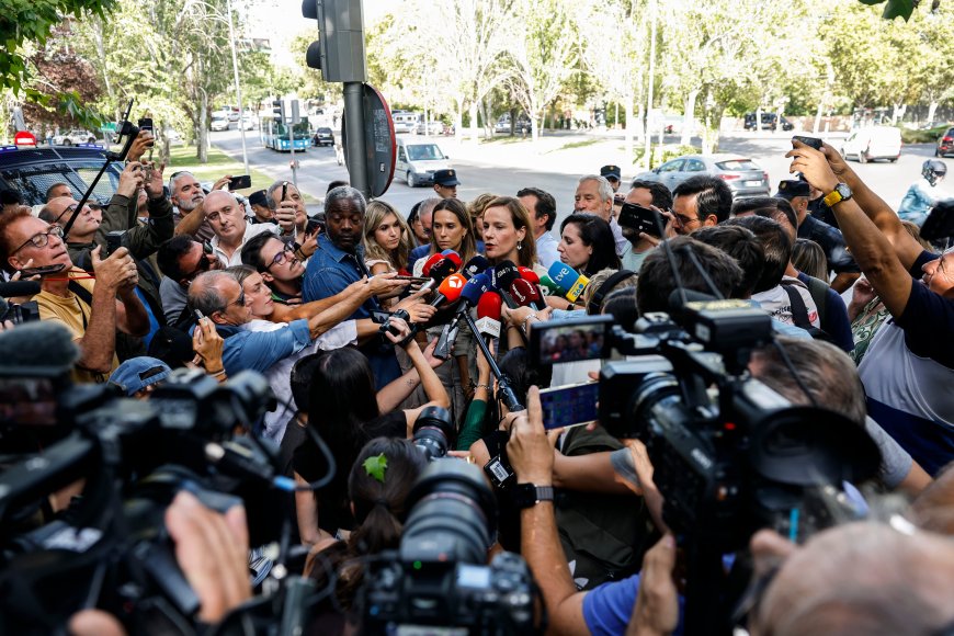 Vox alimenta ante el centro de acogida de Hortaleza la ola antiinmigración y reta al Gobierno: “Si es delito de odio, que denuncien”