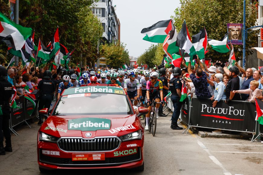Ayuso gana una etapa marcada por la tensión en torno al Israel-Premier Tech, la patata caliente del pelotón
