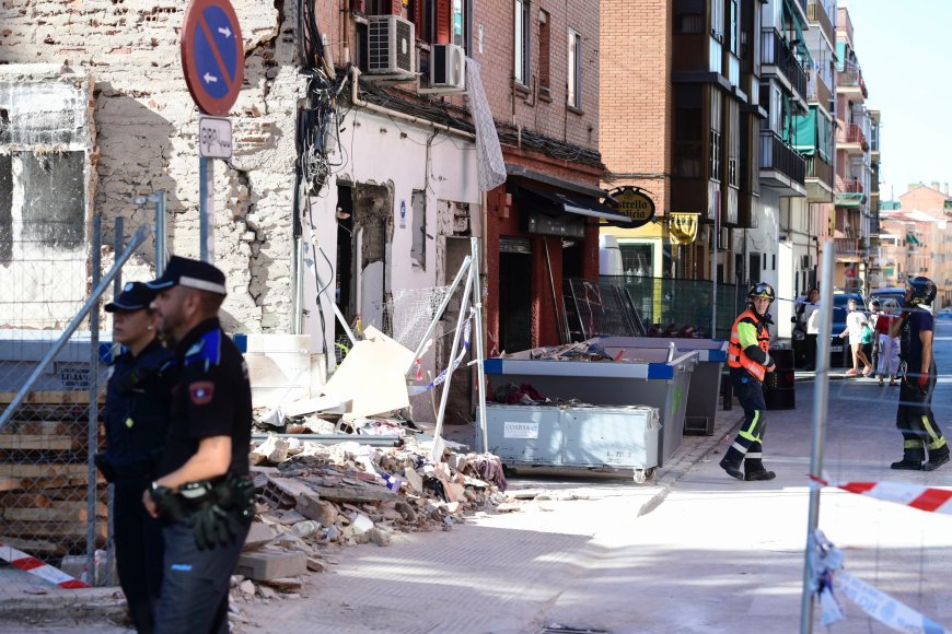 La Policía encuentra un segundo cadáver entre los escombros de la explosión de Puente de Vallecas