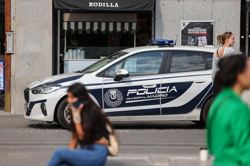 Detenidos un padre y su hijo menor por el robo de 32 crucifijos de varios cementerios de Madrid