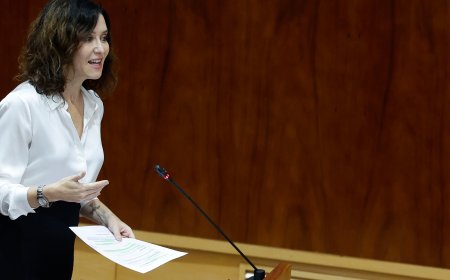 Ayuso y el PP hacen mofas y celebran el fin de la flotilla: “Es una asamblea flotante. Ada Colau se ha bañado en las islas griegas”