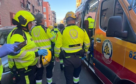 Una mujer sufre heridas graves tras ser atropellada por un camión de la limpieza en el distrito de Carabanchel