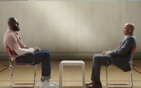 El feo truco de LeBron James: de jugar con anunciar una retirada... a promocionar licores
