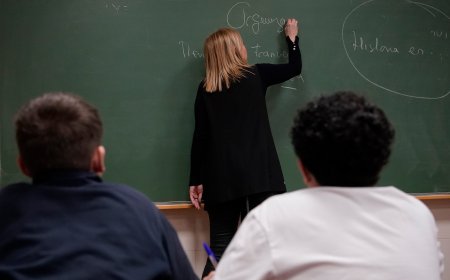 Lo que Ayuso no quiere que sepas sobre el profesorado madrileño