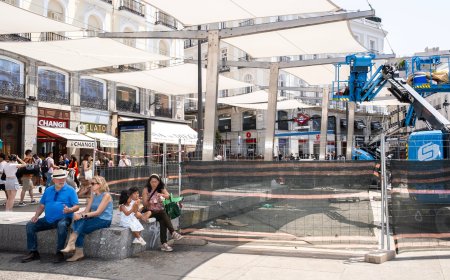 Madrid recoge los toldos de Sol hasta primavera: tres semanas de trabajo y 200.000 euros