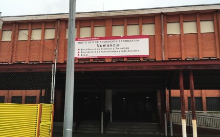 De Vallecas a la playa: un instituto recibe donaciones para financiar su viaje de fin de curso después de más una década sin poder hacerlo