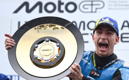 Raúl Fernández se estrena en MotoGP con una victoria en el GP de Australia