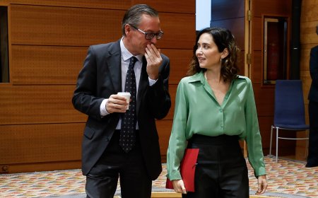 La mano derecha de Ayuso carga el sueldo de su jefe de Gabinete y de una asesora de prensa al Ayuntamiento de Madrid