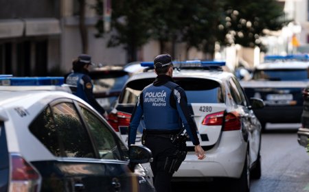 Robo de madrugada en una tienda de lujo en el centro de Madrid: “No sabemos cuánto valía lo que se han llevado”