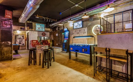 La sala El Chico Feo celebra su décimo aniversario en plena forma gracias a la fidelidad de su clientela