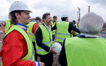 La plantilla del Atlético visita su futuro campo de entrenamiento en la Ciudad del Deporte