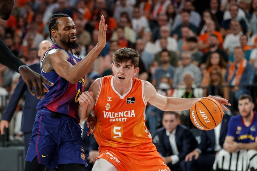 El Valencia aplasta al Barcelona y ya se siente Intocable bajo la coraza del Roig Arena