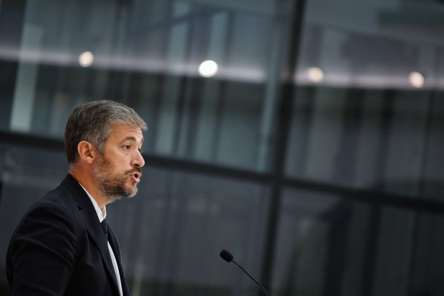 El Gobierno de Ayuso dice ahora que sus servicios jurídicos están estudiando el registro de objetores al aborto