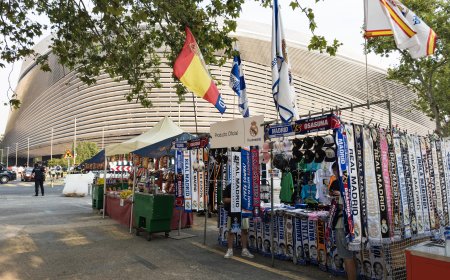 Los vendedores del Bernabéu denuncian al Ayuntamiento de Madrid por el traslado de sus puestos históricos