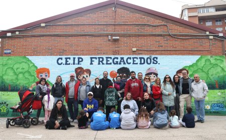 Las familias de un colegio de Fuenlabrada retan a Ayuso en los tribunales por querer apagar las pantallas en los centros de Madrid