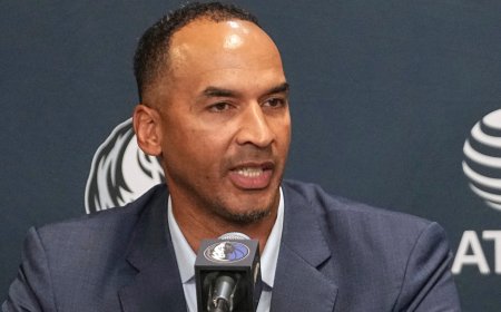 Los Dallas Mavericks despiden al responsable del peor traspaso en la historia de la NBA