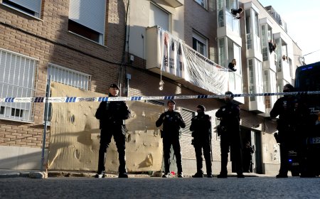 Las seis familias de María Guerrero se quedan en sus casas y esperan poder negociar con la Sareb: “Queremos un contrato de alquiler, no más”