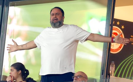 Evangelos Marinakis, el presidente de Olympiacos que es juzgado por instigar la violencia en el fútbol
