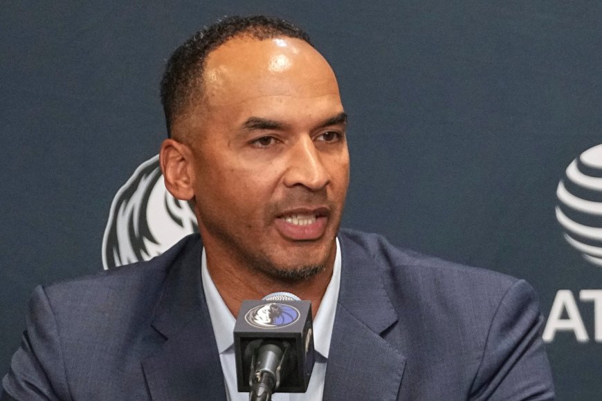 Los Dallas Mavericks despiden al responsable del peor traspaso en la historia de la NBA